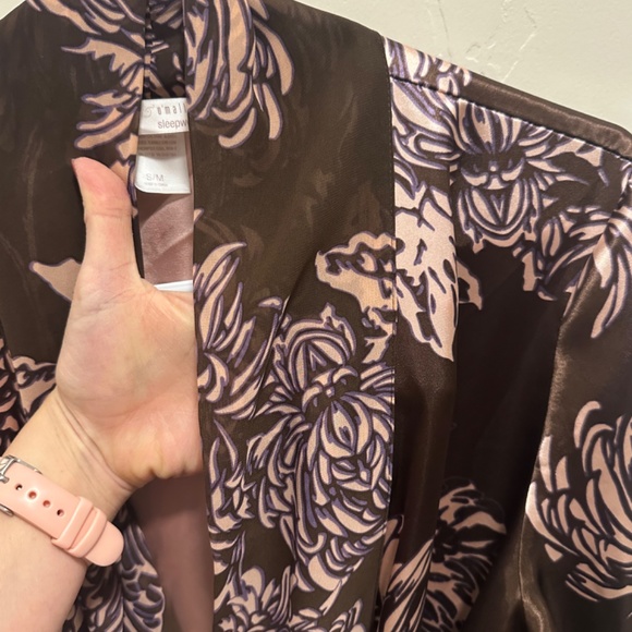 Nightgown & Matching Robe - Picture 6 of 8